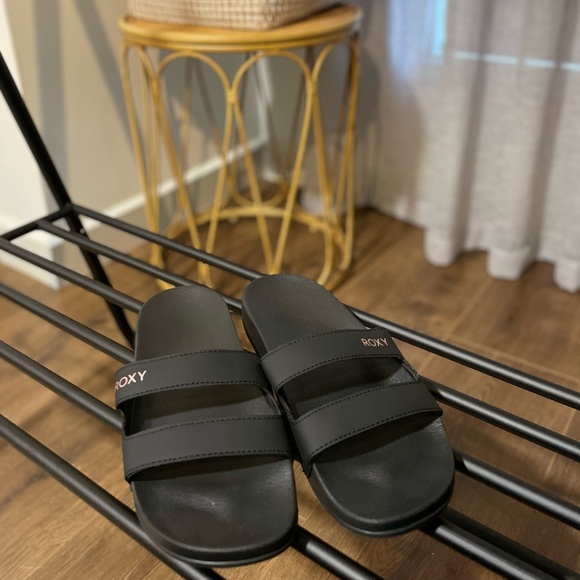 Roxy Slides - Picture 3 of 6